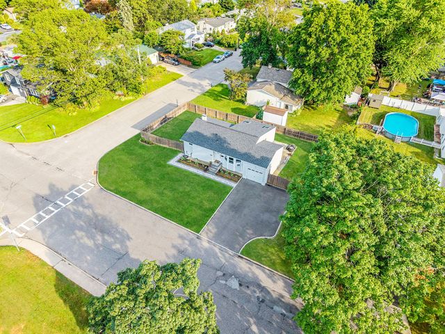 1402 Wave Avenue, Medford, NY 11763