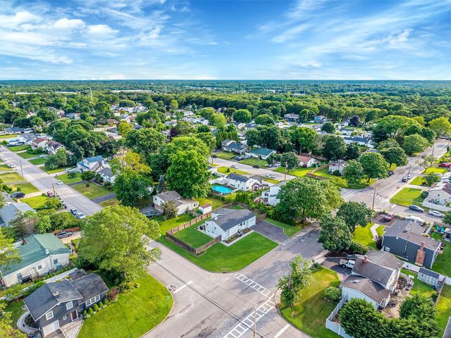 1402 Wave Avenue, Medford, NY 11763