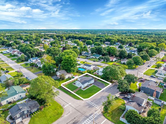 1402 Wave Avenue, Medford, NY 11763