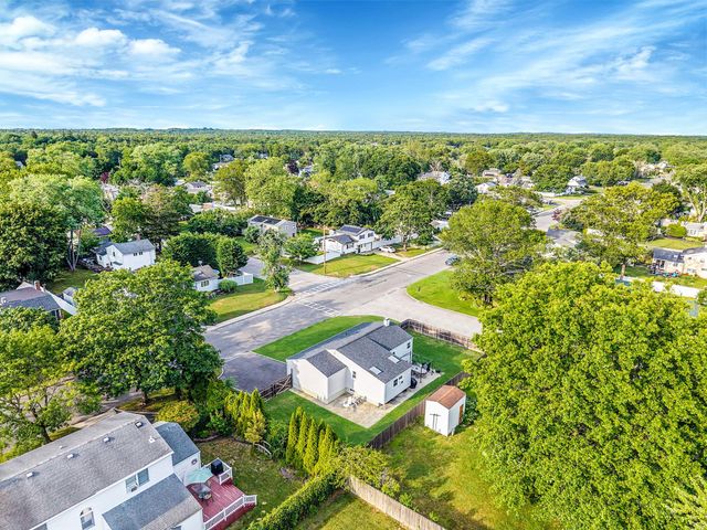 1402 Wave Avenue, Medford, NY 11763