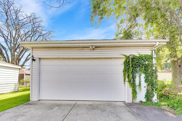 423 Frederick Avenue, Bellwood, IL 60104