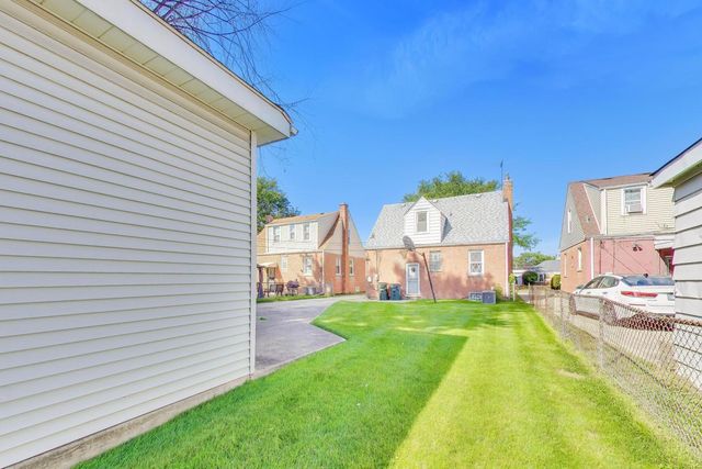 423 Frederick Avenue, Bellwood, IL 60104