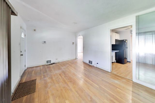 423 Frederick Avenue, Bellwood, IL 60104
