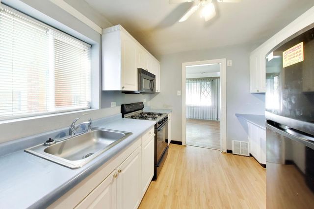423 Frederick Avenue, Bellwood, IL 60104