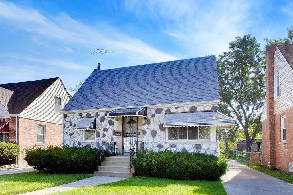 423 Frederick Avenue, Bellwood, IL 60104