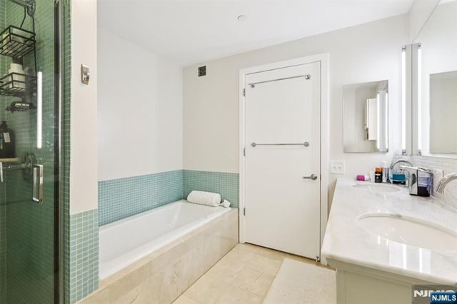 1215 Hudson Park 1215, Edgewater, NJ 07020