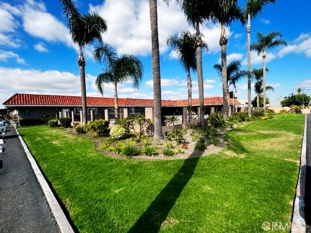 Image 40 of property listing at 11301 Euclid 73A, Garden Grove, CA 92840