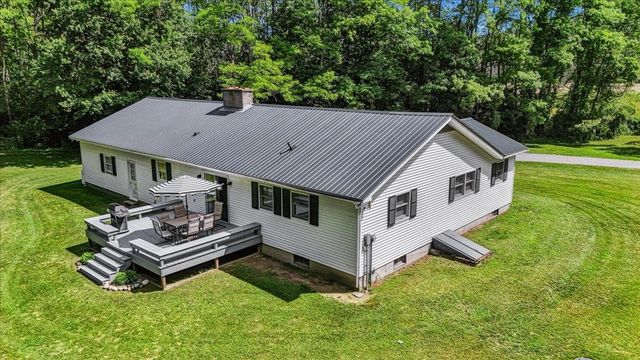 7 Grassy Brook Road, Brookline, VT 05345