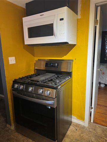 320 S Pine Street, Guthrie, OK 73044