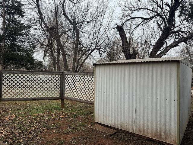 320 S Pine Street, Guthrie, OK 73044