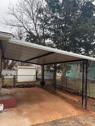 320 S Pine Street, Guthrie, OK 73044