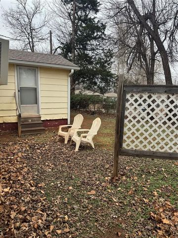 320 S Pine Street, Guthrie, OK 73044