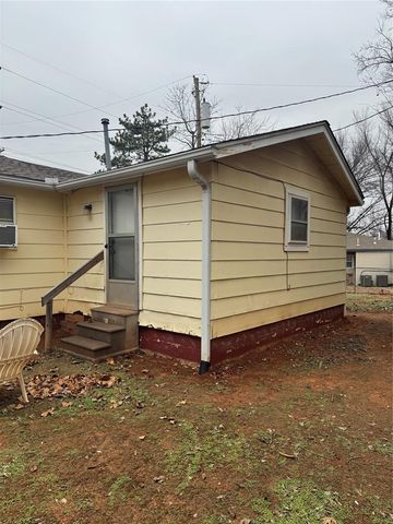 320 S Pine Street, Guthrie, OK 73044