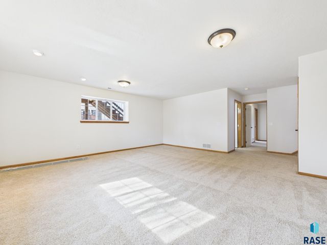 5301 S Lewis Ave Avenue, Sioux Falls, SD 57108