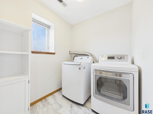 5301 S Lewis Ave Avenue, Sioux Falls, SD 57108