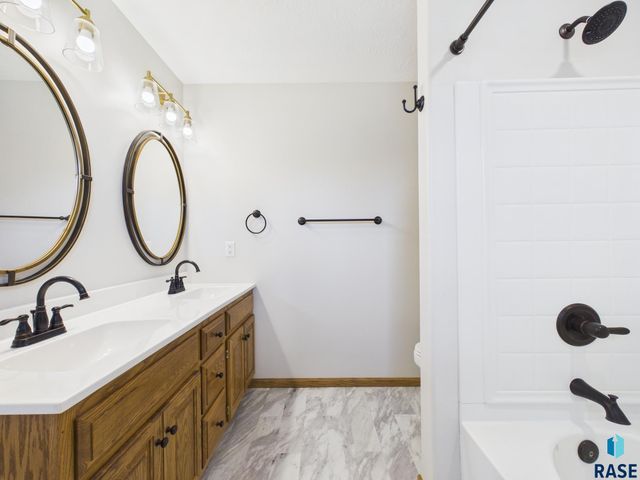 5301 S Lewis Ave Avenue, Sioux Falls, SD 57108