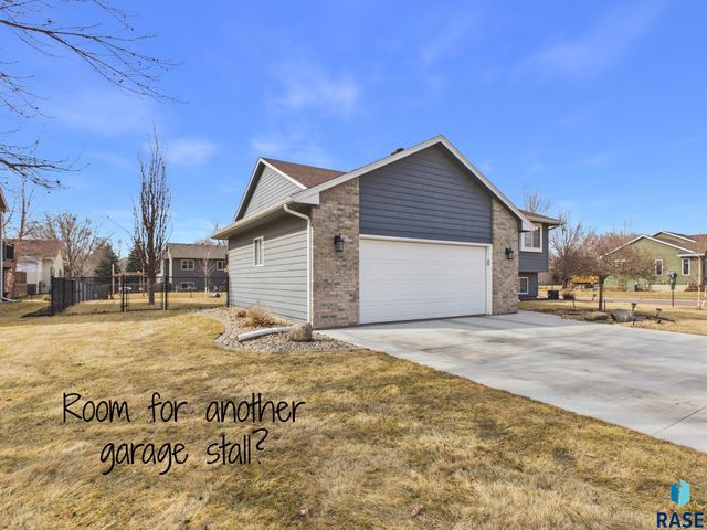 5301 S Lewis Ave Avenue, Sioux Falls, SD 57108