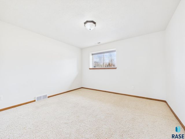 5301 S Lewis Ave Avenue, Sioux Falls, SD 57108