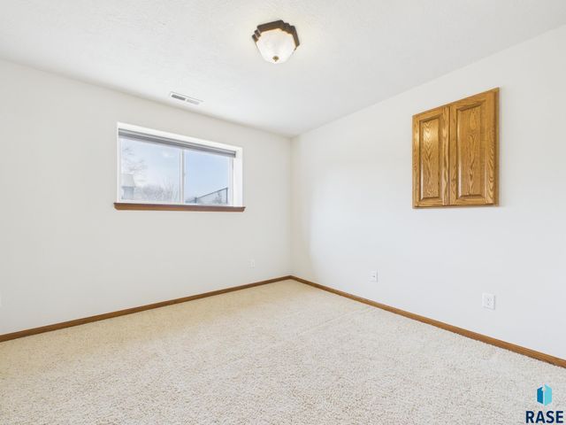 5301 S Lewis Ave Avenue, Sioux Falls, SD 57108