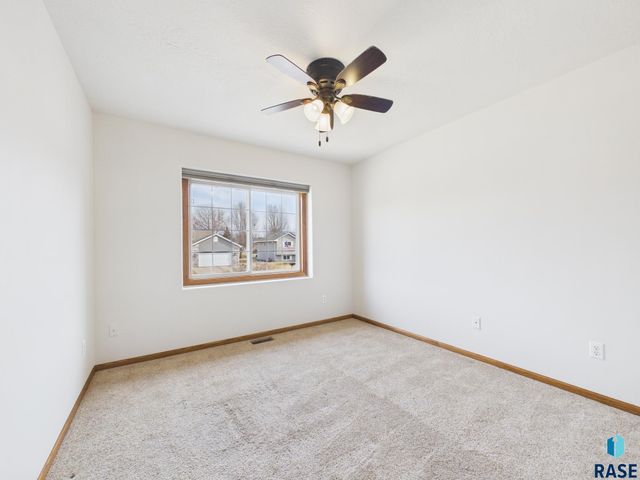 5301 S Lewis Ave Avenue, Sioux Falls, SD 57108