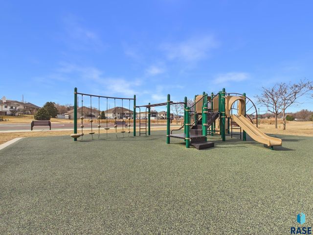 5301 S Lewis Ave Avenue, Sioux Falls, SD 57108