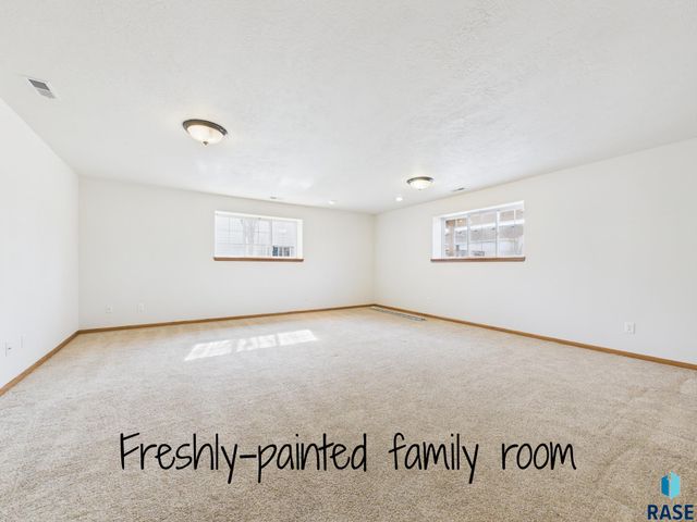 5301 S Lewis Ave Avenue, Sioux Falls, SD 57108