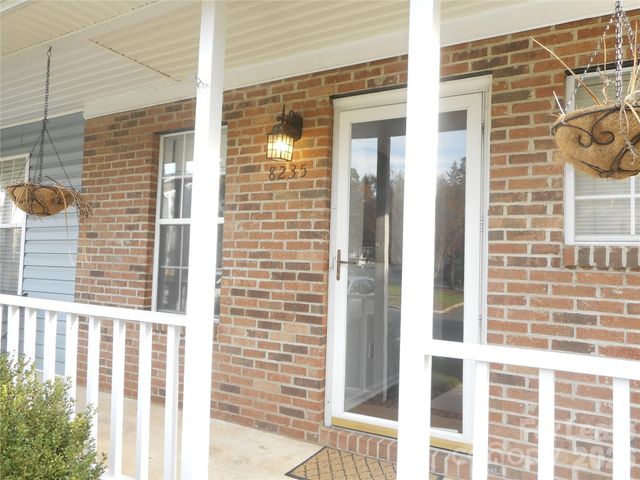 8235 Circle Tree Lane, Charlotte, NC 28277