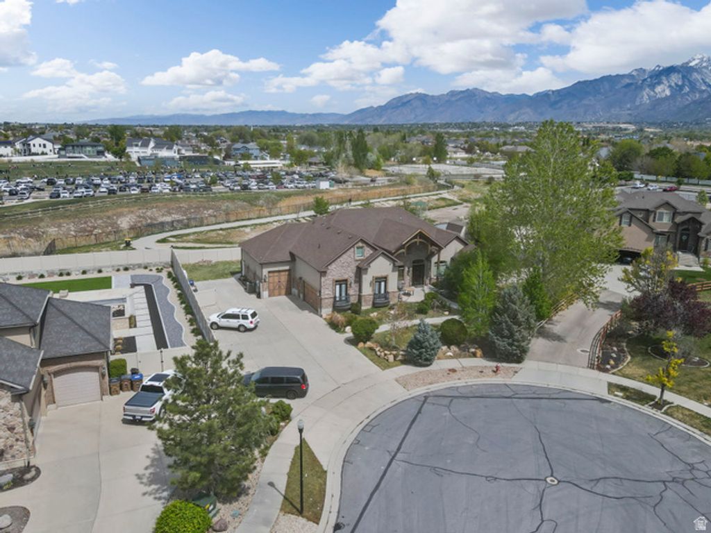 217 E SCENIC PEAK CV, Draper, UT 84020