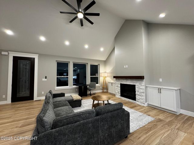 5563 S Minuteman Drive, Palmer, AK 99645