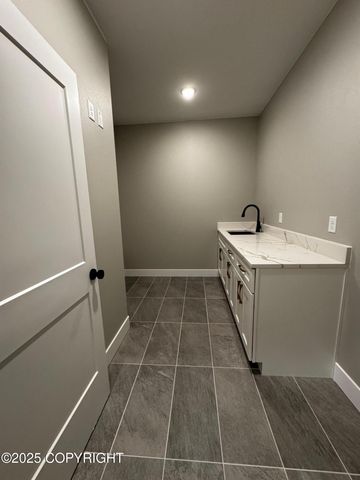 5563 S Minuteman Drive, Palmer, AK 99645