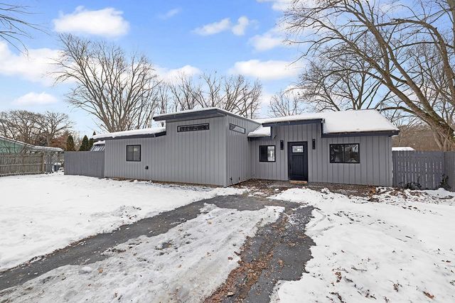 30372 N Meadow Brook Lane, Elkhart, IN 46514