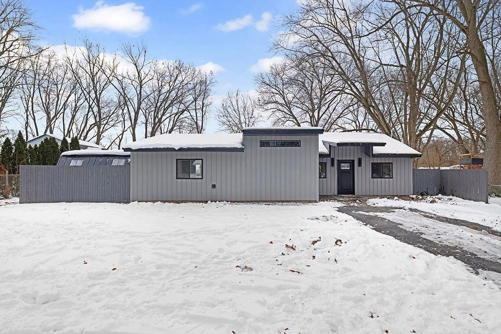 30372 N Meadow Brook Lane, Elkhart, IN 46514