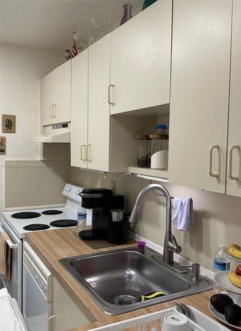 11307 SW 200th St B-202, Miami, FL 33157