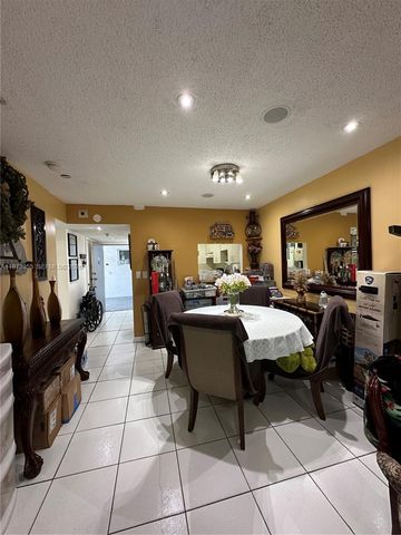 11307 SW 200th St B-202, Miami, FL 33157