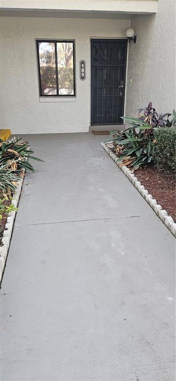 2 ESCONDIDO CIRCLE 185, Altamonte Springs, FL 32701