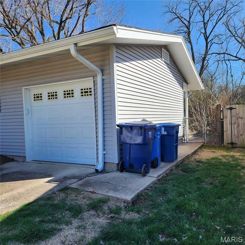 940 Rogers Lane, Florissant, MO 63033