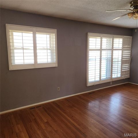 940 Rogers Lane, Florissant, MO 63033