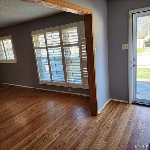 940 Rogers Lane, Florissant, MO 63033