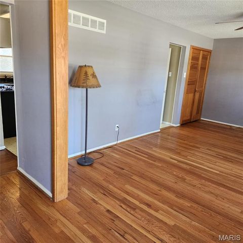 940 Rogers Lane, Florissant, MO 63033