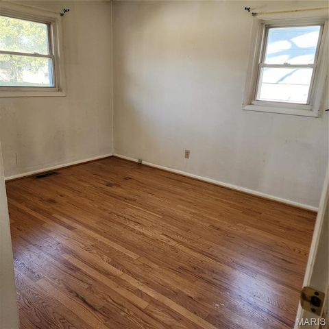 940 Rogers Lane, Florissant, MO 63033