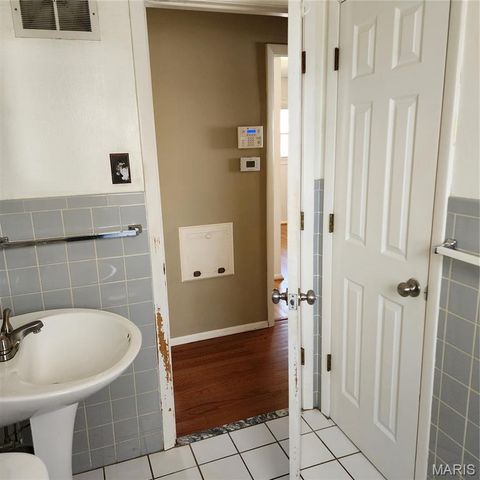 940 Rogers Lane, Florissant, MO 63033