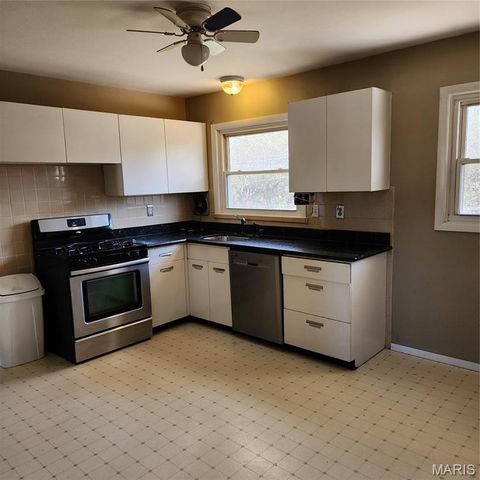 940 Rogers Lane, Florissant, MO 63033