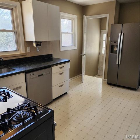 940 Rogers Lane, Florissant, MO 63033