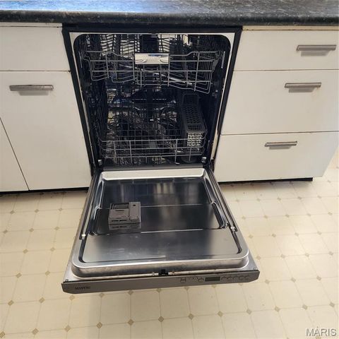 940 Rogers Lane, Florissant, MO 63033