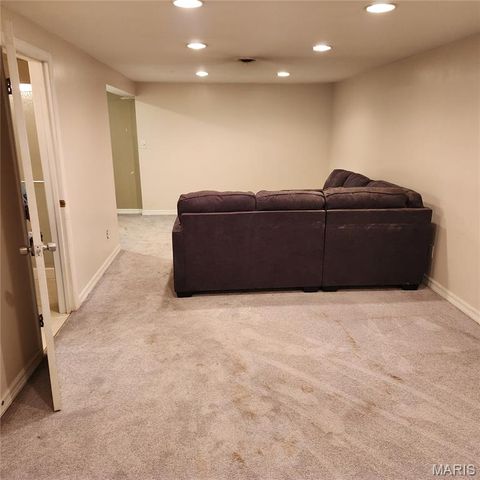 940 Rogers Lane, Florissant, MO 63033