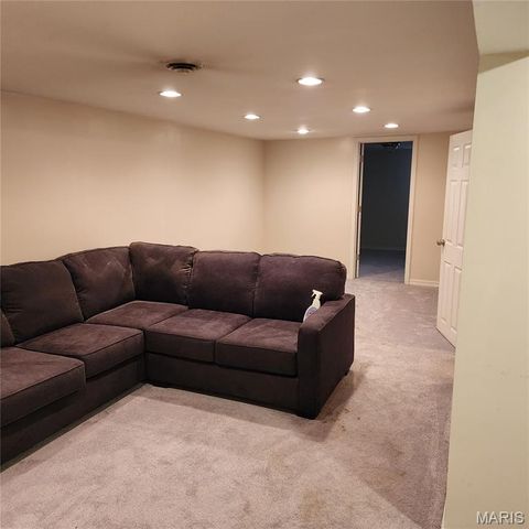 940 Rogers Lane, Florissant, MO 63033