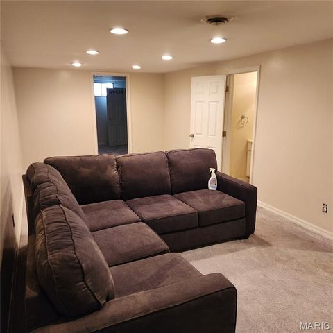 940 Rogers Lane, Florissant, MO 63033