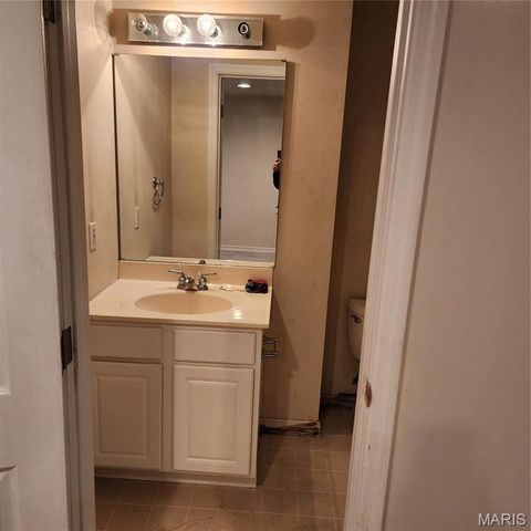 940 Rogers Lane, Florissant, MO 63033