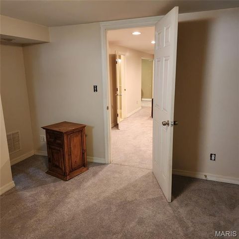 940 Rogers Lane, Florissant, MO 63033