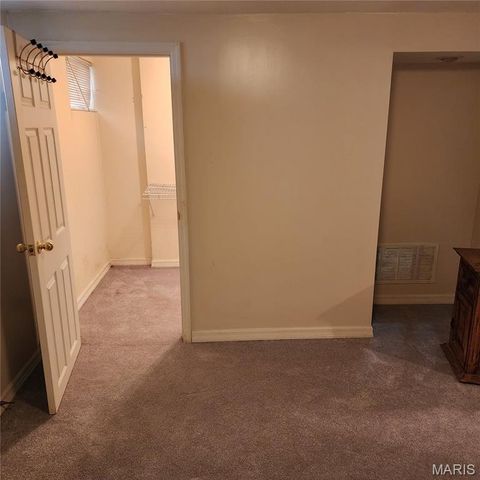 940 Rogers Lane, Florissant, MO 63033